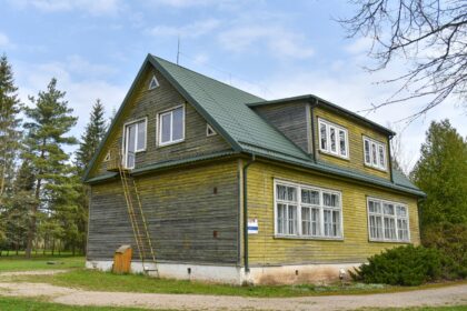 Pirkėjams apeinant pardavinėjamas uždarytas kaimų mokyklas, tokioms Panevėžio rajone gyvybės bandoma įpūsti ieškant nuomininkų.