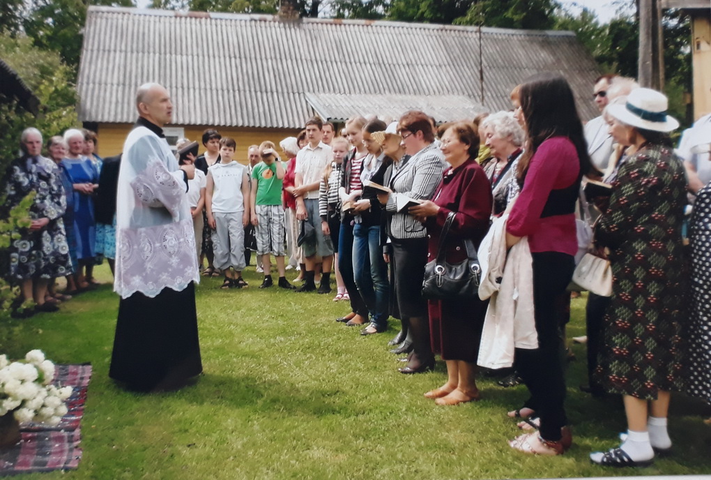 Nors šiais laikais tokių gausių pamaldų – kasvakarinių gegužės susibūrimų giedojimui nei kaimuose, nei miesteliuose nebevyksta, bet tradicija nepamiršta. S. EIGIRDIENĖS ASMENINIO ARCHYVO nuotr.