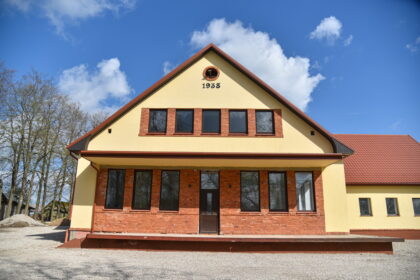 Nuo Panevėžio per 25 kilometrus nutolusio Tiltagalių kaimo pieninė – vienas išlikusių tarpukario Lietuvos maisto pramonės klestėjimą menančių pastatų.