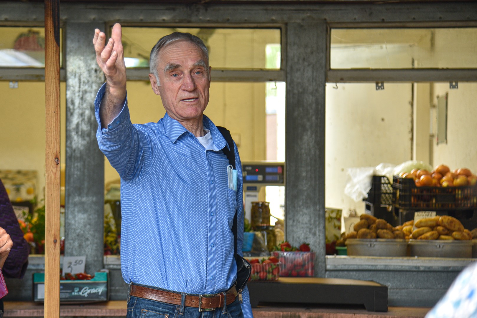 Pasak Povilo Vadopolo, turgavietėje vėl buriasi netramdomos vaikų ir paauglių gaujos. P. ŽIDONIO nuotr. 