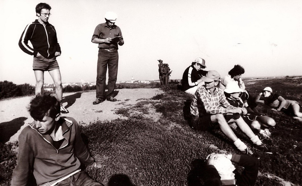 „Simono Daukanto taku“. Užupės piliakalnis, 1975-ieji. V. BEINORTIENĖS ASMENINIO ARCHYVO nuotr.