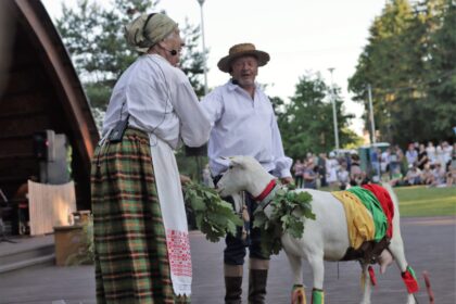 Dėl savito gatvių tinklo, aikštės plano Ramygala yra ne bet koks, o urbanistikos paminklu paskelbtas miestas. Šiame unikaliame mieste ir tradicijos unikalios, viena iš tokių – šiemet jau tryliktą kartą surengtas Ožkų paradas.