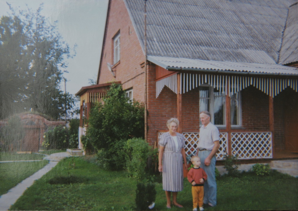 Užauginę, išmokslinę vaikus, Jėčiai dabar džiaugiasi jų ir anūkų pasiekimais, o svarbiausia tuo, kad visa šeimyna pasirinko likti Panevėžyje. ASMENINIO ALBUMO nuotr.