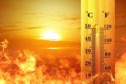 Karščio banga toliau alina bendruomenes nuo Graikijos iki Didžiosios Britanijos.