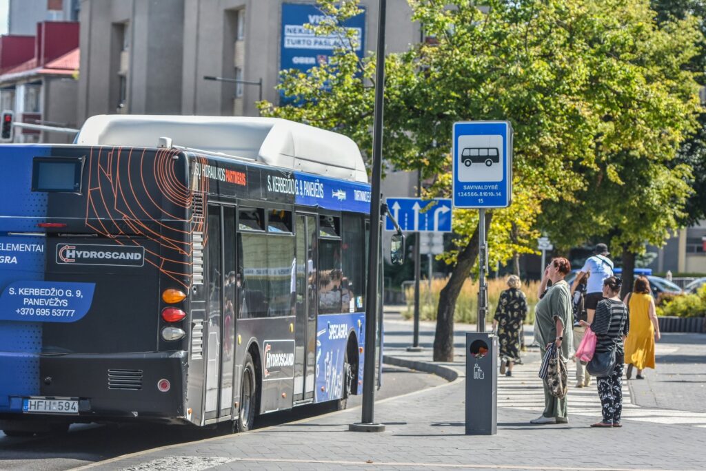 Panevėžiečiai nežino, ar juoktis, ar verkti: net toks paprastas dalykas kaip kelionės miesto autobusais juos verčia pasijusti nevykėliais.