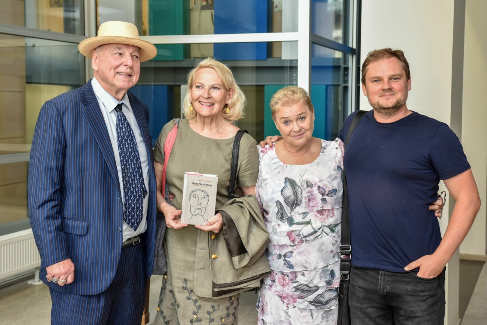 Vakaro dalyviai Arūnas Paliulis, Karolina Masiulytė-Paliulienė, Elvyra Pažemeckaitė ir Linas Mikuta. G. Kartano nuotr.