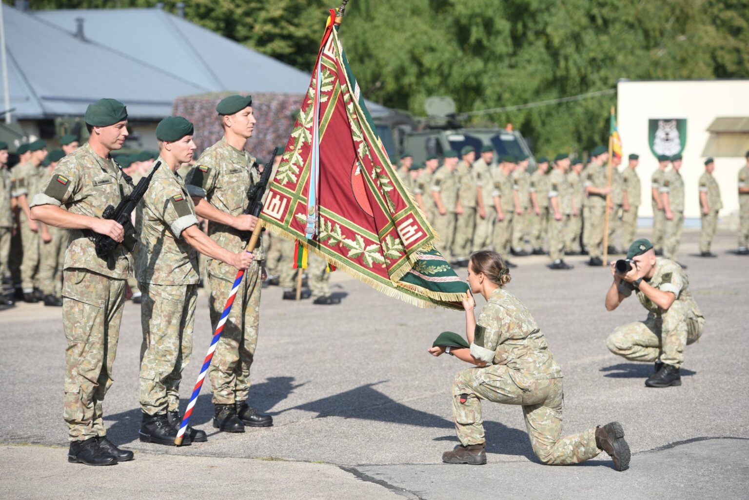 Karaliaus Mindaugo husarų batalione vyko nuolatinę privalomąją pradinę karo tarnybą baigusių 245 karių išleidimo į atsargą ceremonija.