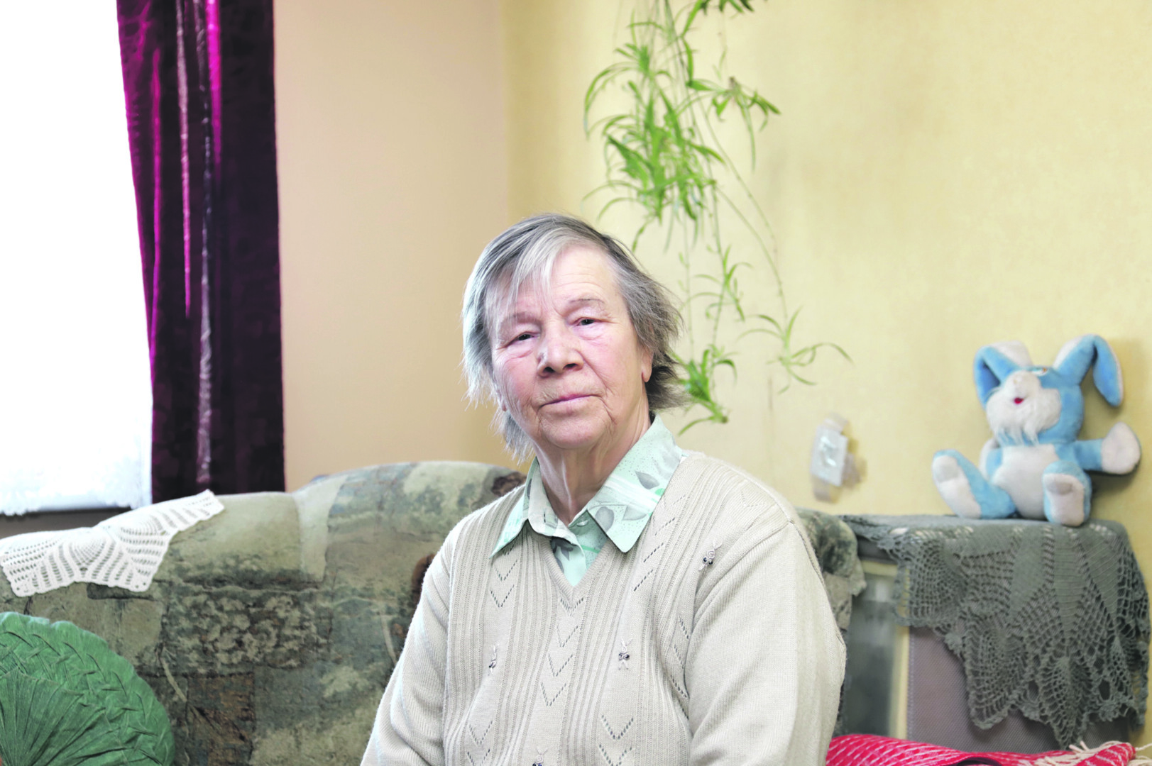 „Aš didžiuojuosi mama ir labai dėkoju, kad mus, tris vaikus, užaugino“, – sako garsiosios Antaninos Šiaudinienės dukra Genovaitė Bružienė. I. STULGAITĖS-KRIUKIENĖS nuotr.