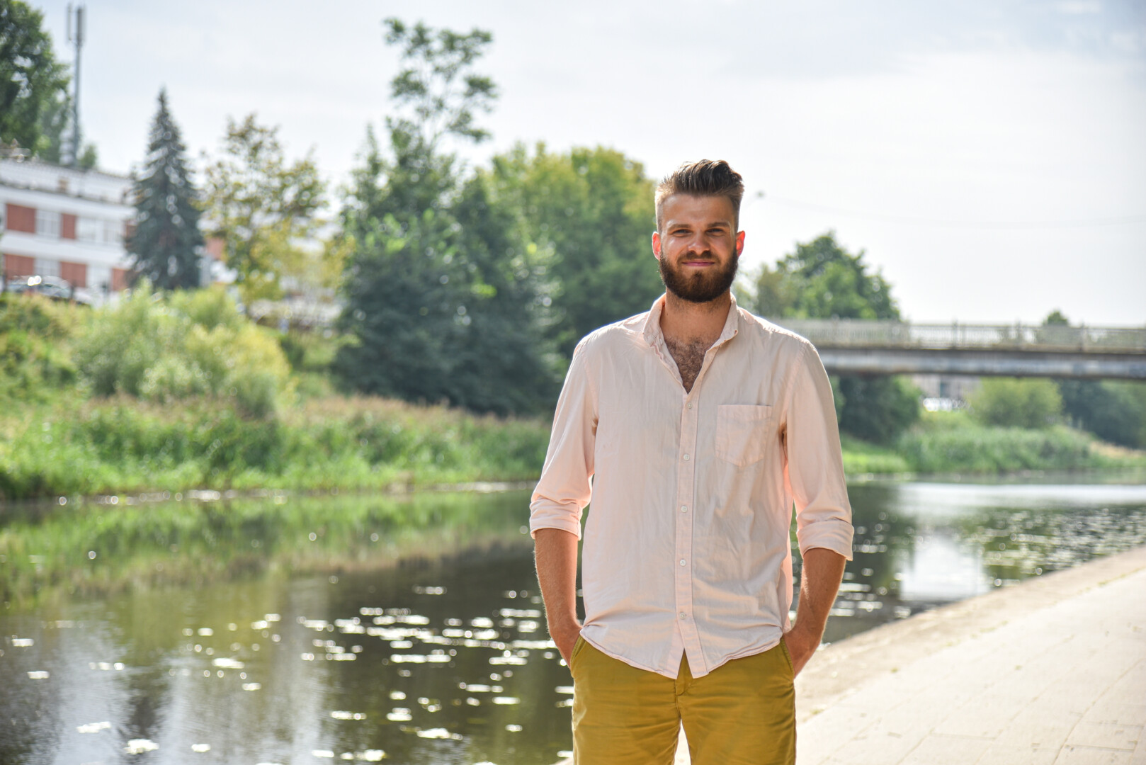 Kad dirbs pedagogu, Karolis tvirtai žinojo. Tik niekada nemanė, jog mokyklos duris pravers taip anksti – būdamas vos 21-erių. P. ŽIDONIO nuotr. 