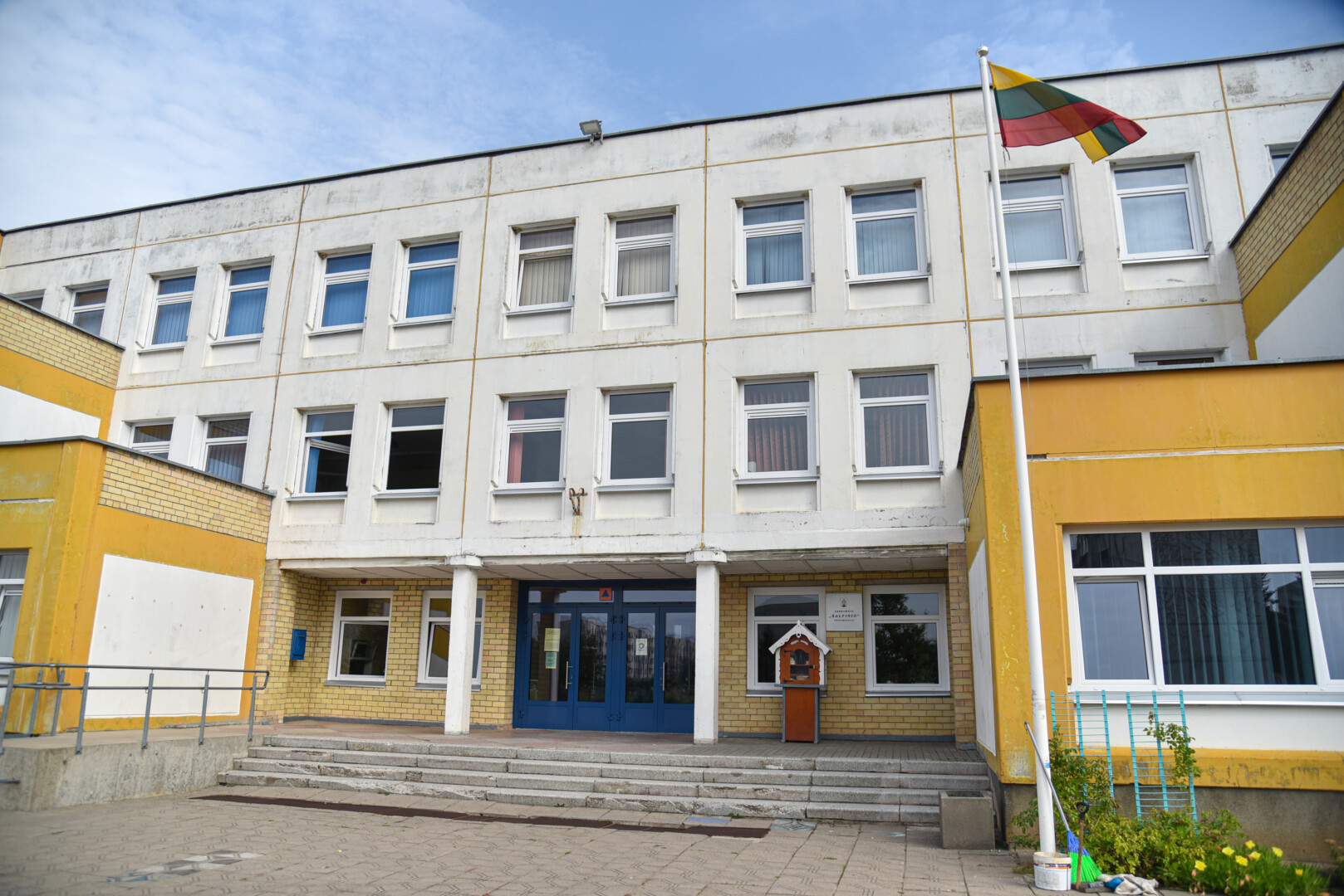 „Šaltinio“ progimnazija kilus karui pasitarnautų ir kaip kolektyvinės apsaugos statinys, ir kaip priedanga. P. ŽIDONIO nuotr.