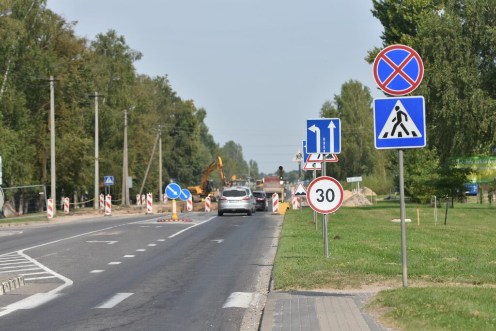 Rekonstruojamoje vienoje judriausių Panevėžyje Smėlynės gatvėje kelininkai dirbs ir savaitgaliais.