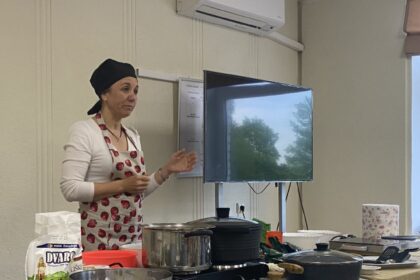 Nuo karo Ukrainoje į Panevėžį su paaugle dukra pabėgusi Irina sugebėjo integruotis į vietos gyvenimą. Aukštaitijos sostinėje ji stengiasi pati užsidirbti, kad išlaikytų save ir mergaitę.