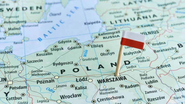 Sekdama Estijos ir Latvijos pavyzdžiu, ir Lenkija svarsto griežtinti vizų išdavimo Rusijos piliečiams taisykles.