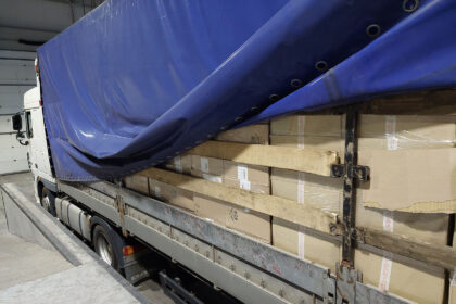 Medininkų kelio poste muitinės pareigūnai pirmadienį sulaikė stambų cigarečių kontrabandos krovinį.