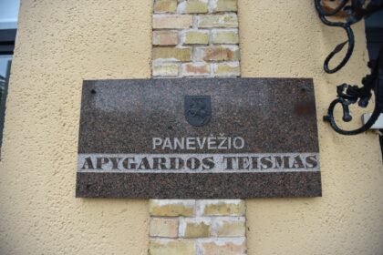 Panevėžio teisėjai kartu su visos Lietuvos kolegomis patys bando teisingumo ieškoti teisme.