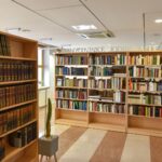 Prieš 100 metų, rugsėjo 1-ąją bajoraitė Elžbieta Jodinskaitė savo bute Panevėžyje atidarė knygyną. Tačiau jis nebuvo toks, kokie gyvuoja šiomis dienomis prekiaudami knygomis, kanceliarinėmis prekėmis ar įvairiais kitais mažmožiais.