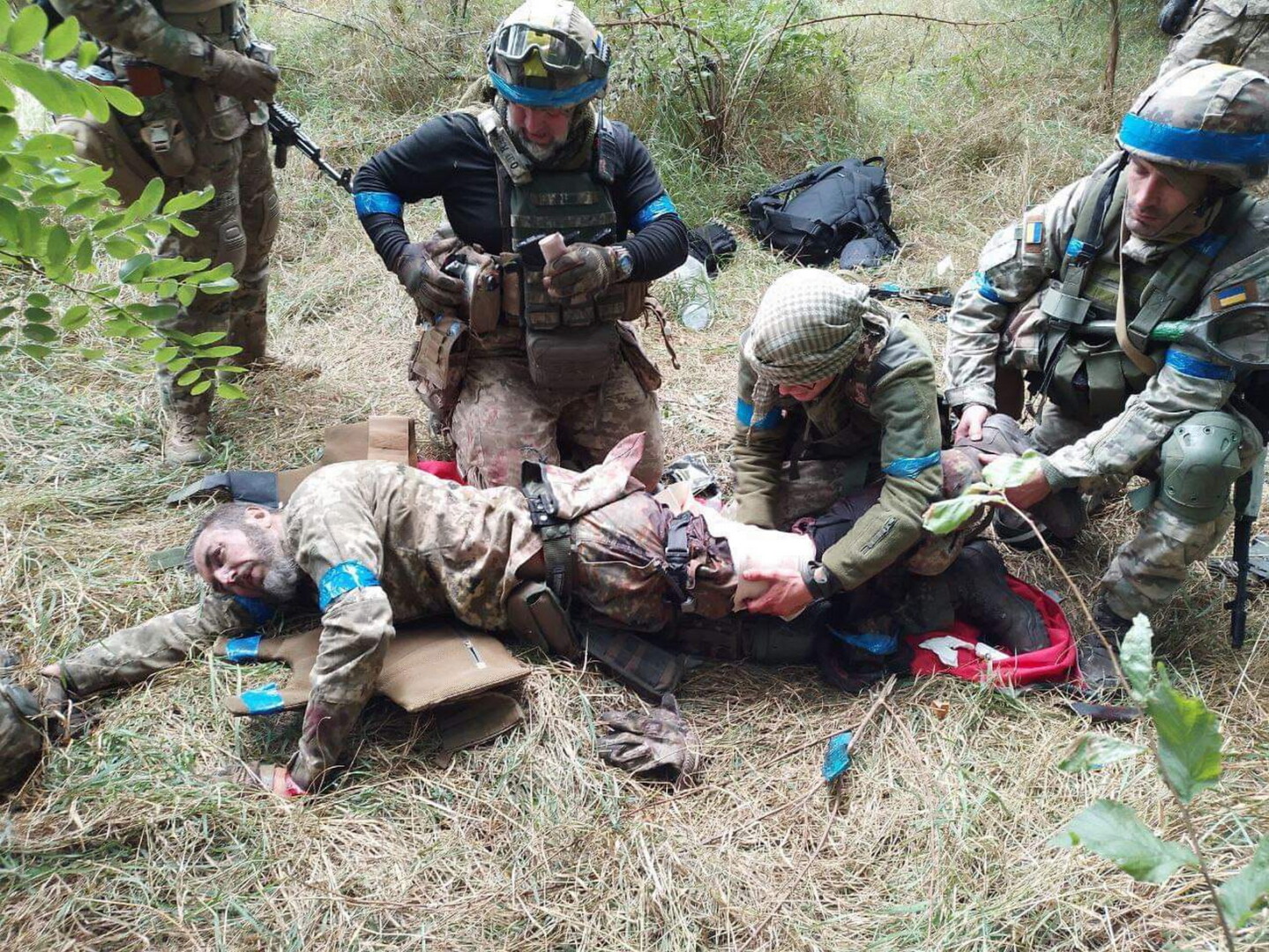 Kuopos vadas po mūšio aptvarstytas ir skubiai išgabentas į ligoninę operacijai. S. DUBINOS ASMENINIO ARCHYVO nuotr.