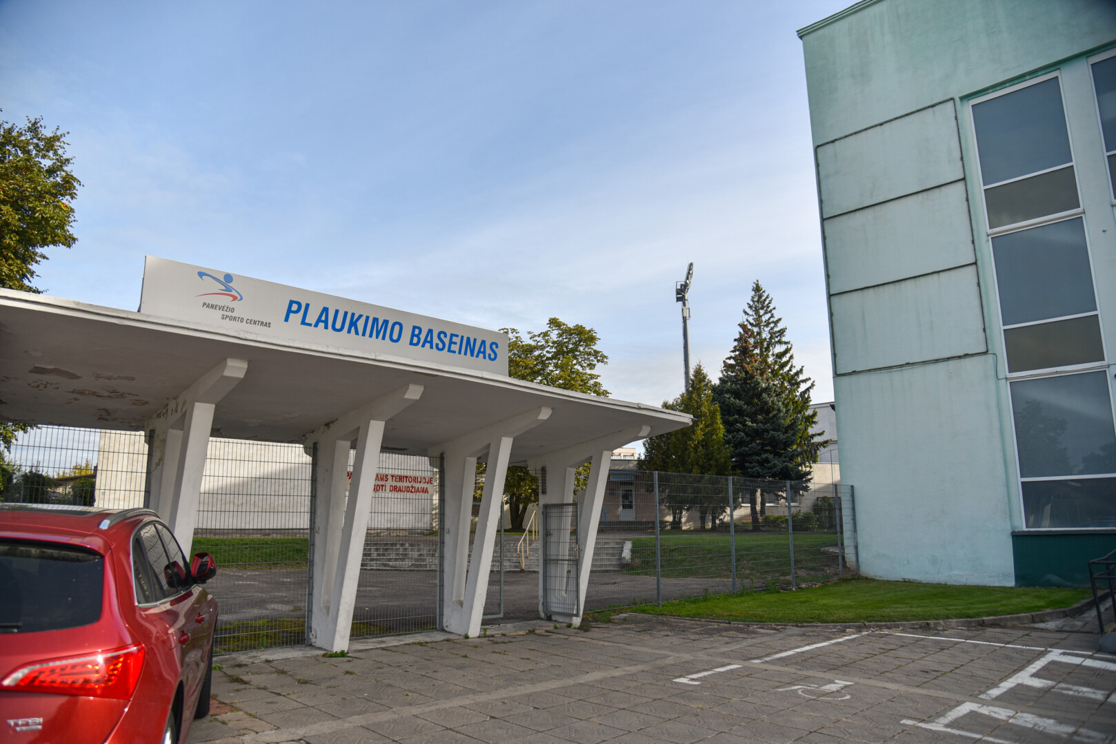 Panevėžio sporto rūmų dabartinis 25 metrų baseinas yra bene seniausias Lietuvoje: 2017metų vasarą nugriautas Vilniaus Lazdynų baseinas ėjo 35-uosius. P. ŽIDONIO nuotr.