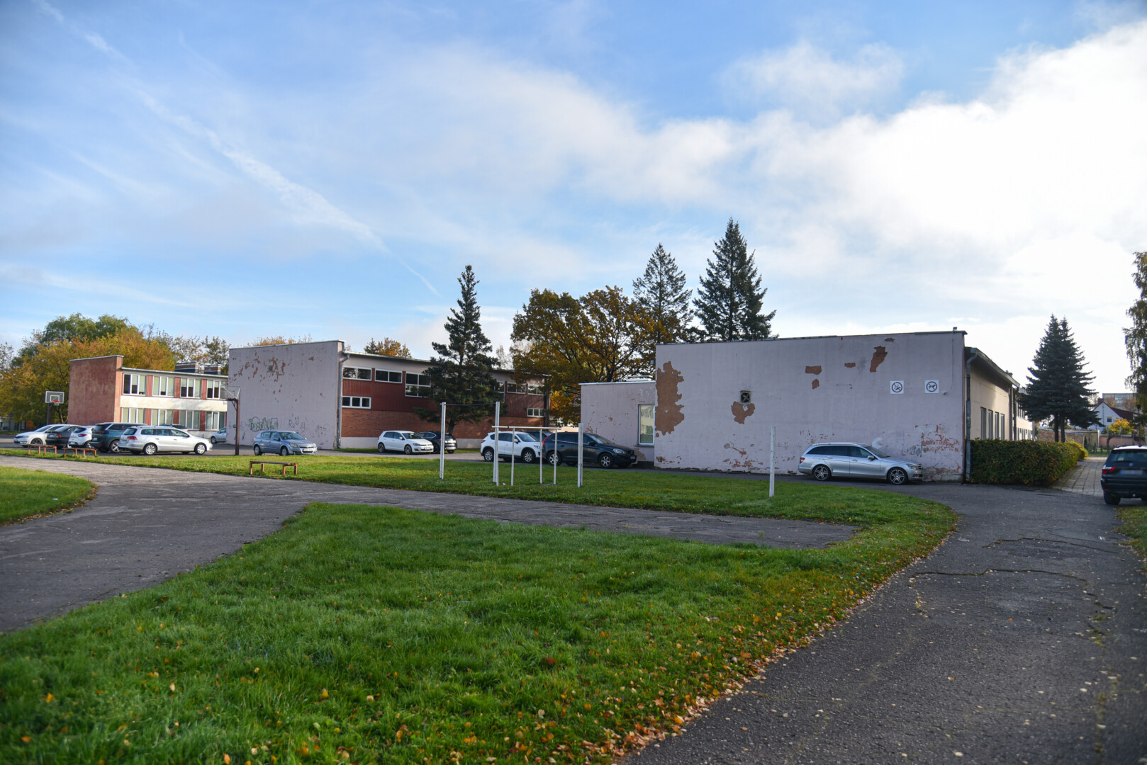 Pabėgėlių registracijos centras, veikiantis Rukloje, įsipareigojo Panevėžyje, šalia buvusios mokyklos, pastatyti konteinerinio tipo mobiliuosius namelius su dušais ir tualetais. P. Židonio nuotr.