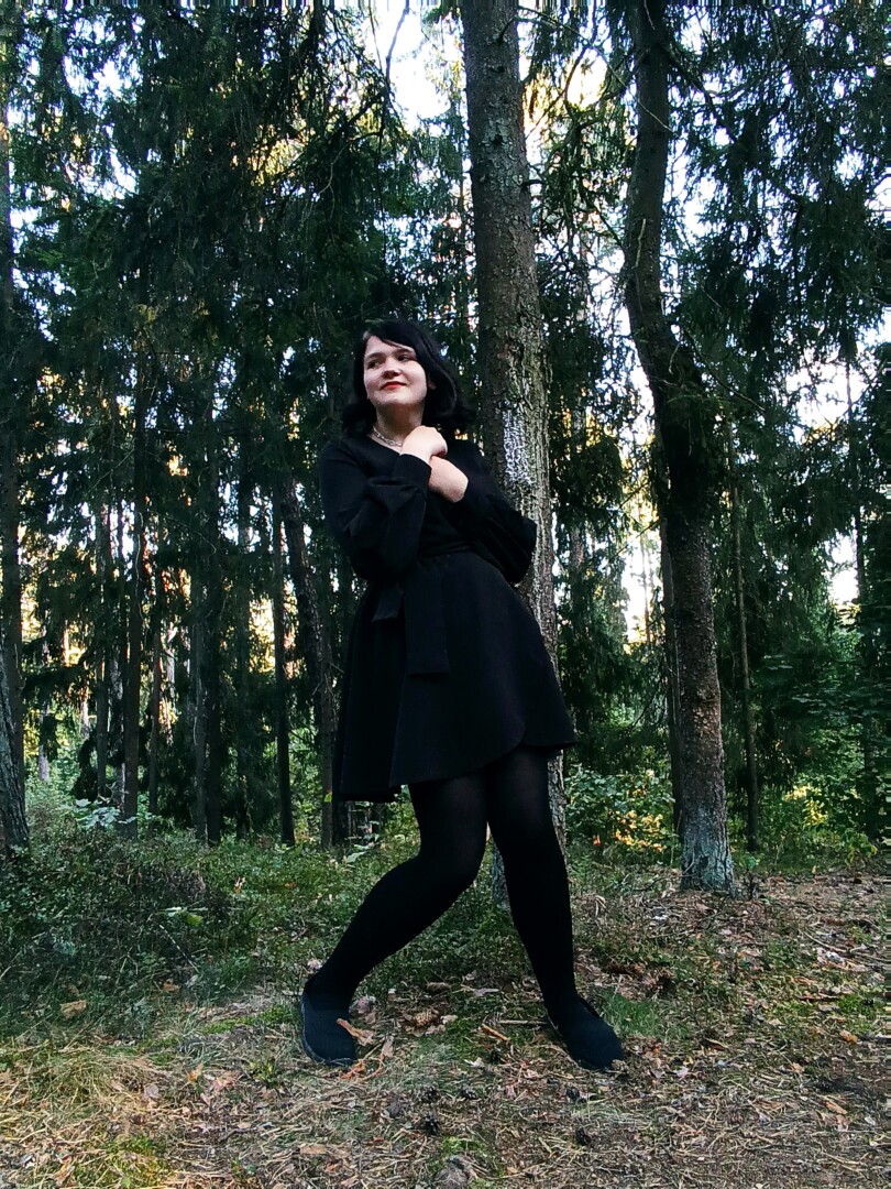 Panevėžietė dailininkė šypsosi: jos kūriniai yra pats įdomiausias dalykas apie ją. ASMENINIO ARCHYVO nuotr.