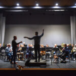 Koncertui į Panevėžį atvykę Ukrainos miesto Vinycios M. K. Sadovskio muzikos ir dramos teatro solistai sako čia radę tylą, primenančią jų valstybėje įvestą komendanto valandą.