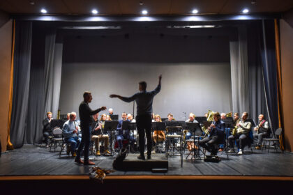 Koncertui į Panevėžį atvykę Ukrainos miesto Vinycios M. K. Sadovskio muzikos ir dramos teatro solistai sako čia radę tylą, primenančią jų valstybėje įvestą komendanto valandą.