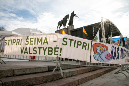 Lietuvos šeimų sąjūdis (LŠS) ketina steigti politinę partiją bei dalyvauti parlamento rinkimuose, sako organizacijos tarybos pirmininkas Raimondas Grinevičius.