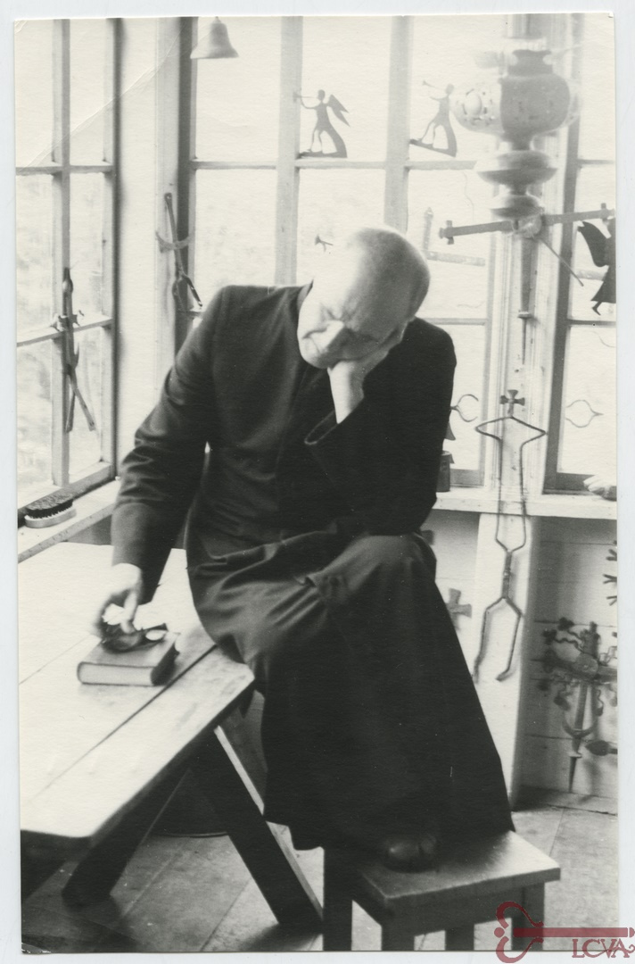 Tėvas Stanislovas Paberžėje 1979-aisiais. LCVA, P-35172. LIETUVOS CENTRINIO VALSTYBĖS ARCHYVO nuotr.