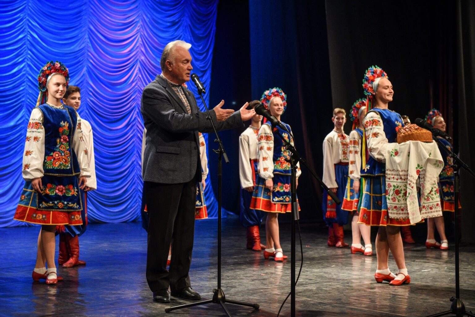 Panevėžio bendruomenių rūmuose vyko Panevėžio miesto partnerio Vinycios meno centro ukrainiečių liaudies šokių ansamblio “Barvinok” padėkos koncertas panevėžiečiams, remiantiems Ukrainą ir jos žmones jiems sunkiu metu.
