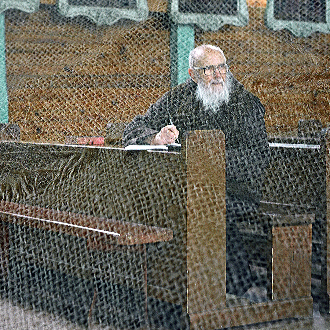 Paberžės sergėtojas fotomenininko Valentino Pečinino akimis. Nuotrauka iš ciklo „Šventasis kelias“, daryta 2005-aisiais, likus visai nedaug iki Tėvo Stanislovo mirties. 