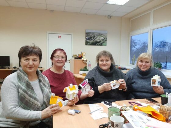 Velžio biblioteka prisijungė prie akcijos „Jaukūs namai". Velžio bibliotekos nuotr.