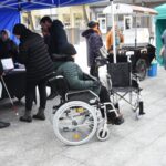 Rengiantis Tarptautinei neįgaliųjų dienai, kurią pasaulis mini gruodžio 3-iąją, Laisvės aikštėje pasiūlyta įsėdus į neįgaliojo vežimėlį pabandyti juo apsukti ratą.