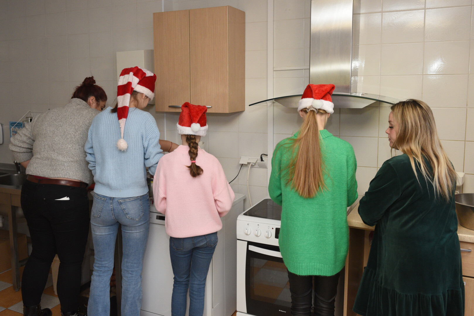 Vaikų dienos centre kvepia vaikų kepamais imbieriniais sausainiais. G. KARTANO nuotr.