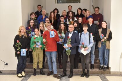 Panevėžio Dailės galerijoje atidaryta miesto Dailės mokyklos mokytojų ir mokinių kūrinių paroda. Ji skirta šiemet mokyklos minimam 55-mečiui.