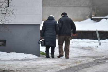 Tokio slidumo nepamena net ilgamečiai Panevėžio tvarkytojai. Paslydę virsta ne tik pėstieji.