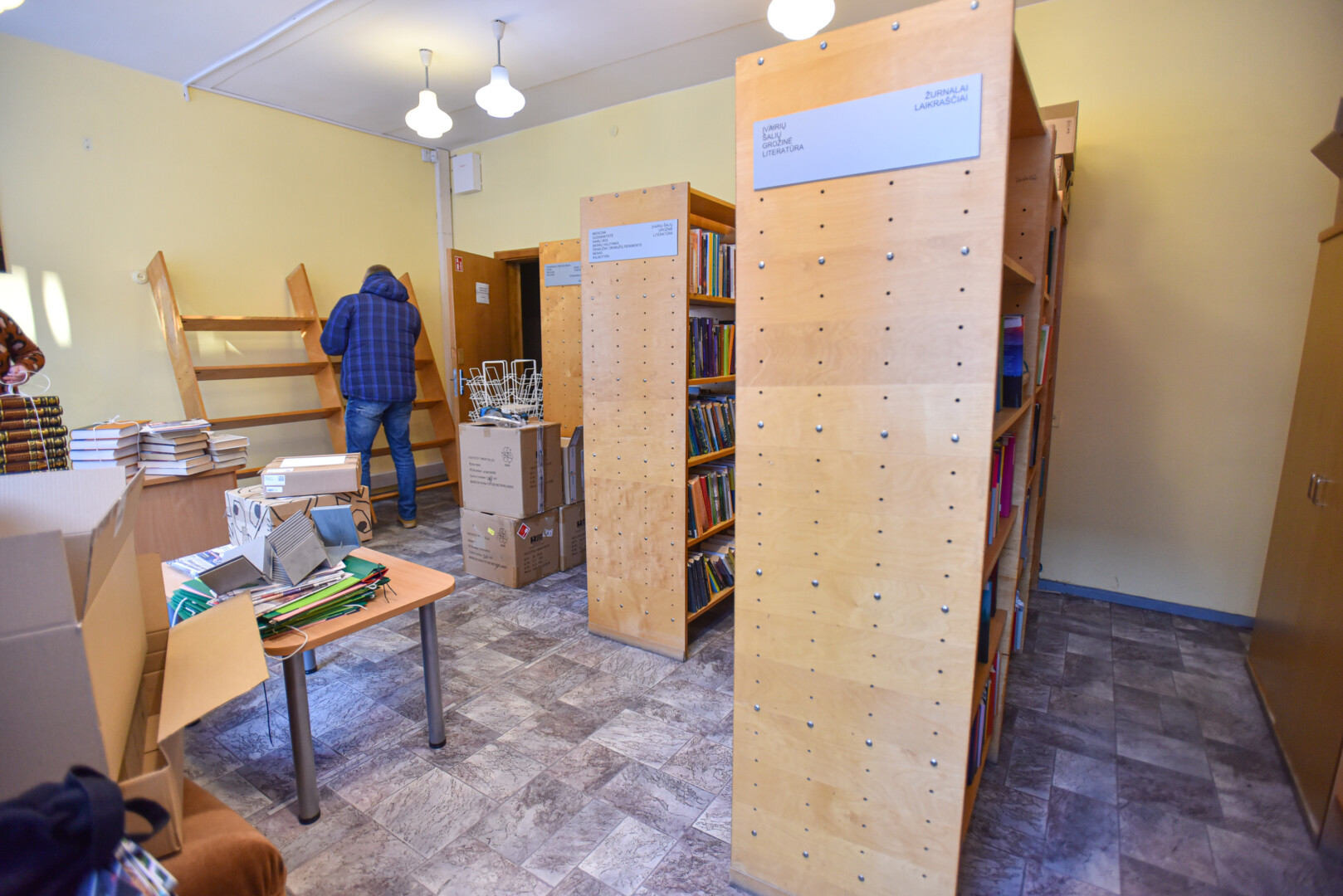 Panevėžio savivaldybė darbuotojų vaikams skirtą kambarį įrengia buvusios bibliotekos patalpose. P. ŽIDONIO nuotr.