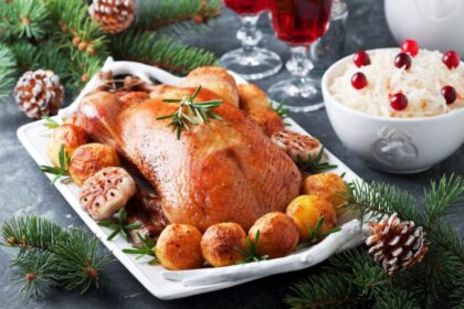 Vienintelis Panevėžio rajone šimtų žąsų pulką auginantis ūkininkas teigia, jog besibaigiantys 2022-ieji – pirmi metai šių paukščių auginimo istorijoje, kai juos tenka pardavinėti vienetais.