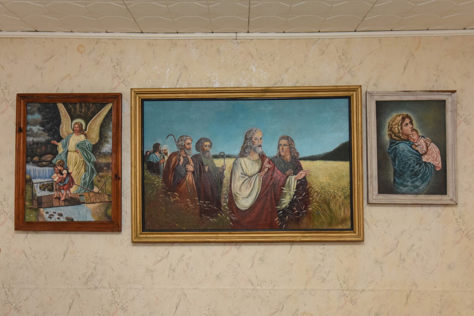 Juozas Karsoka yra nutapęs ne vieną paveikslą. Piešė jis ir kalėdamas – taip buvo lengviau ištverti gimtinės ilgesį. G. KARTANO nuotr.