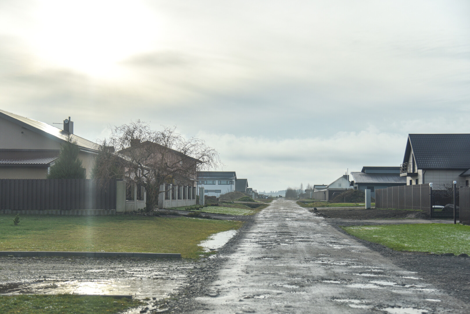 Besiplečiančio Lepšių kaimo gyventojai prašo rajono Savivaldybės išpirkti privatų sklypą bendruomenės poreikiams. P. ŽIDONIO nuotr. 