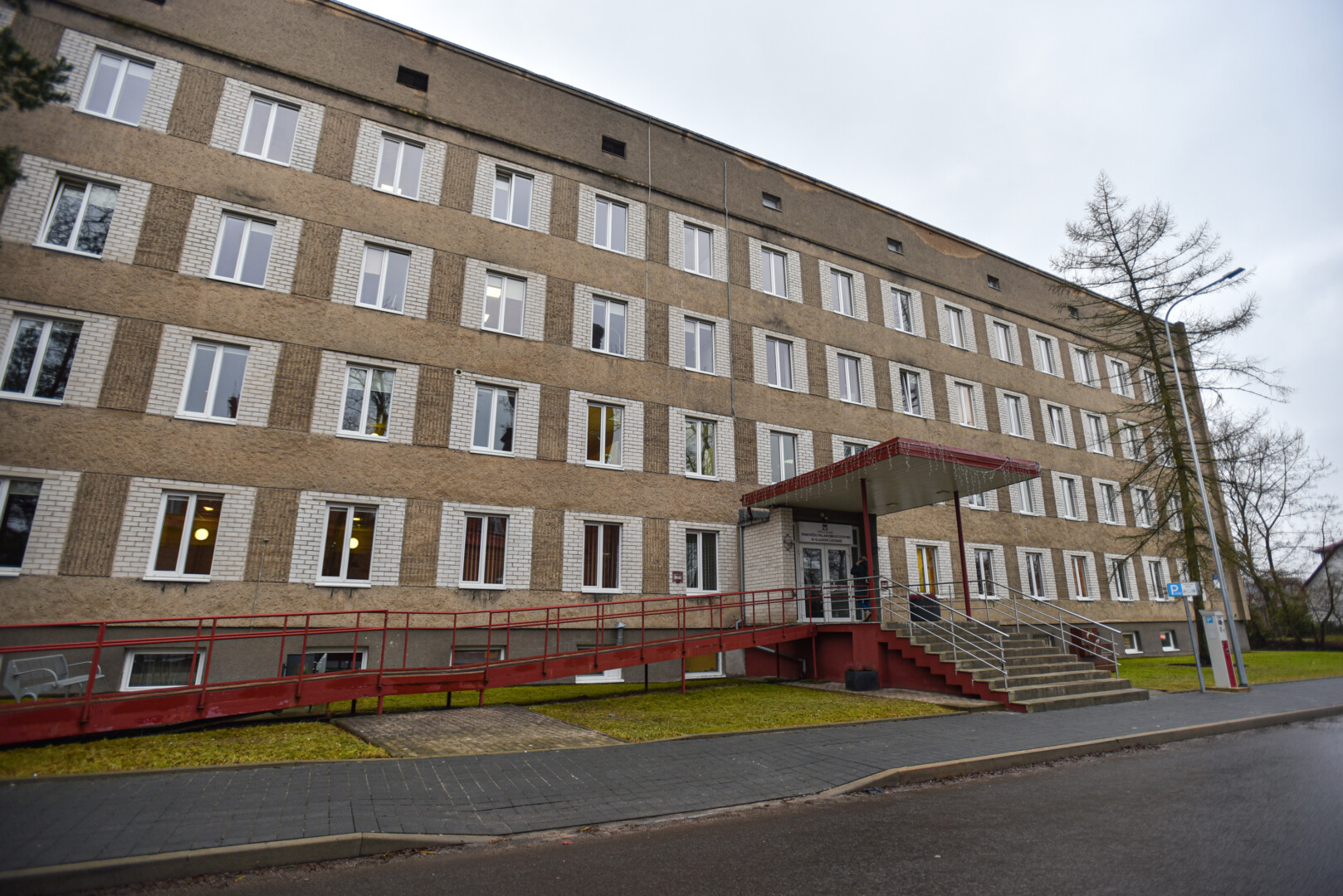 Panevėžio palaikomojo gydymo ir slaugos ligoninė neturi nuolatinio vadovo nuo tada, kai prieš penkis mėnesius jos direktorė tapo įtariamąja imant kyšius ir teismo nušalinta nuo pareigų. P. ŽIDONIO nuotr.