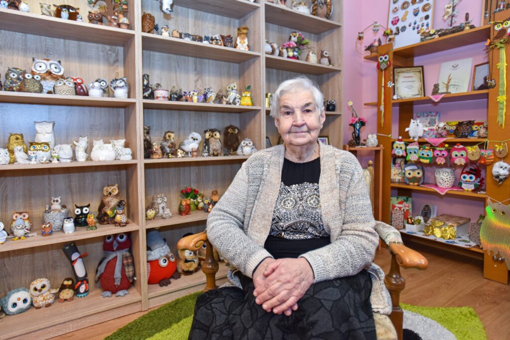 Ant 80-mečio slenksčio stovinti Sofija Prunskienė neslepia esanti pamišusi dėl pelėdų.