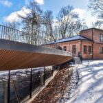 Seniausio Panevėžyje Skaistakalnio parko perlas – tarpukario poeto ir advokato Juozo Čerkeso-Besparnio sodyba, nors ir teberekonstruojama, jau traukia smalsių panevėžiečių dėmesį.