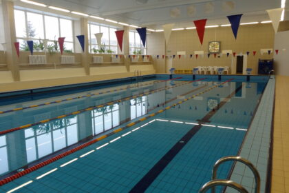 Paplaukioti mėgstantiems panevėžiečiams žiebiasi viltis, jog kol statomas naujas, olimpinius standartus atitinkantis baseinas sporto rūmų pašonėje, jiems jau greitai atsivers šiuo metu vienintelio Savivaldybės žinioje esančio „Žemynos“ progimnazijos baseino durys. 