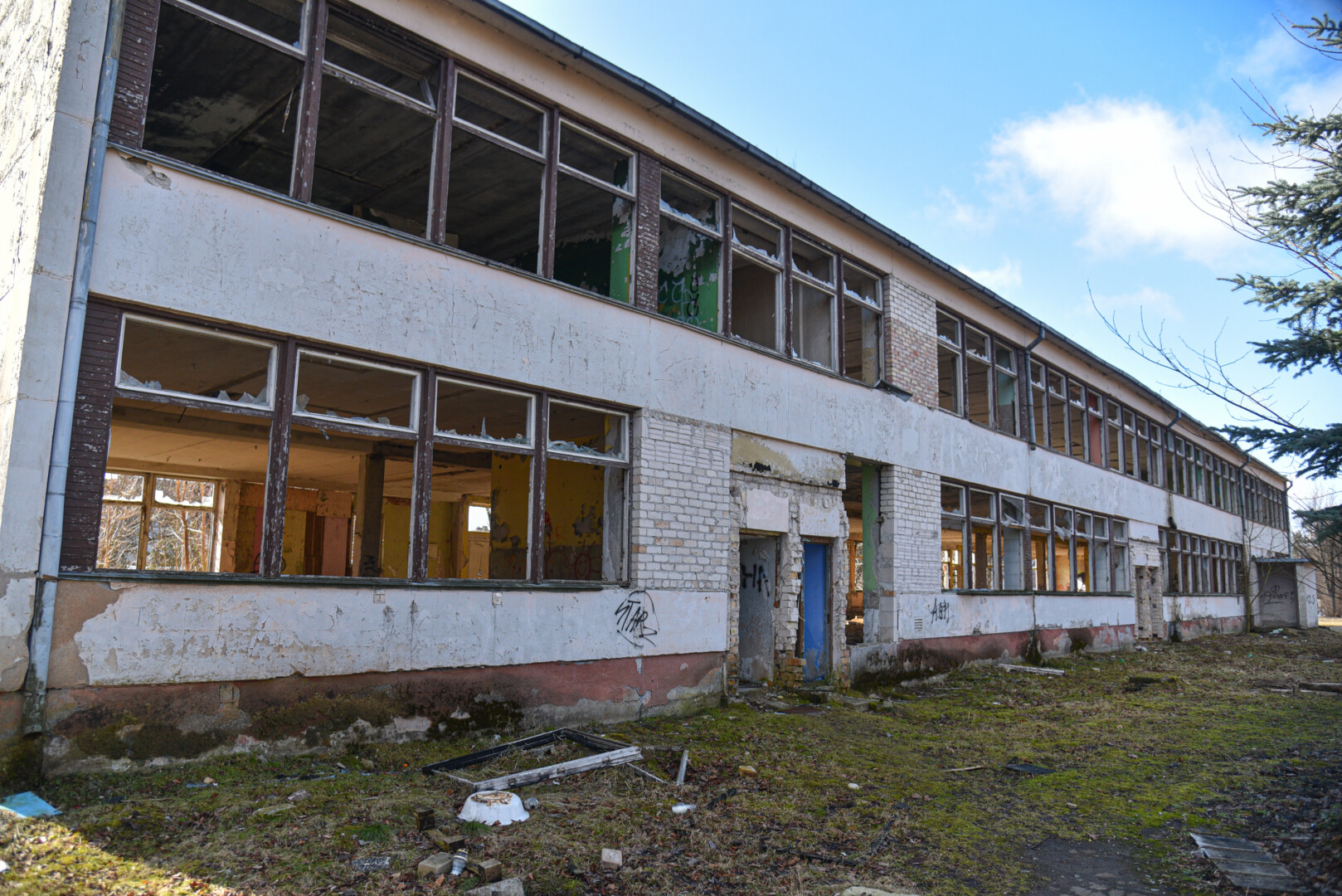 Užsilikusią „Saulutės“ lopšelio-darželio dalį greta Smėlynės gatvės dar šiemet planuojama nugriauti. P. ŽIDONIO nuotr.