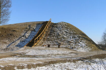 Griūva vienu įspūdingiausių Lietuvoje įvardijamas Bakainių piliakalnis, stūksantis Krekenavos regioniniame parke.