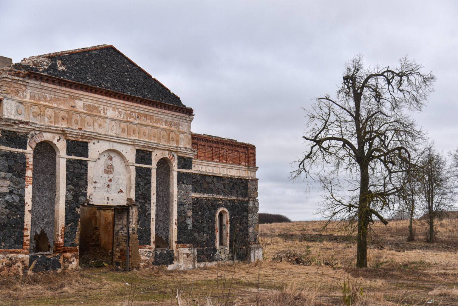 Įspūdingoje Panevėžio rajono vietoje, ant Nevėžio upės kranto dvarininkų Eidrigevičių kitados pastatyta Nevėžninkų koplyčia jau po metų kitų savo kaimynystėje turės ir dirbtinį ežerą.