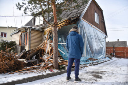Vos kelios akimirkos lėmė, kad lygiai prieš savaitę, kovo 11-osios naktį vilkikui įsirėžus į namą Smėlynės gatvėje, nežuvo šeimininkų neįgali dukrelė.