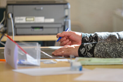 Vyriausioji rinkimų komisija (VRK) sekmadienį iki 15 val. dėl vykstančio antrojo merų rinkimų turo yra gavusi 21 skundą.