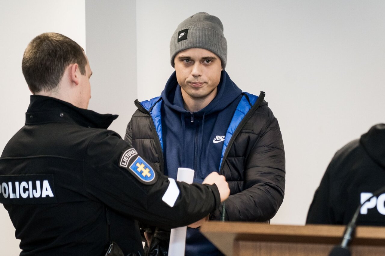 Nuo 2021 m. birželio pradžios ieškomas kaltinamasis Jonas Baronas pagal Lietuvos išduotą Europos arešto orderį sulaikytas Portugalijoje ir šių metų kovo 1 d. perduotas Lietuvai, antradienį pranešė policija.