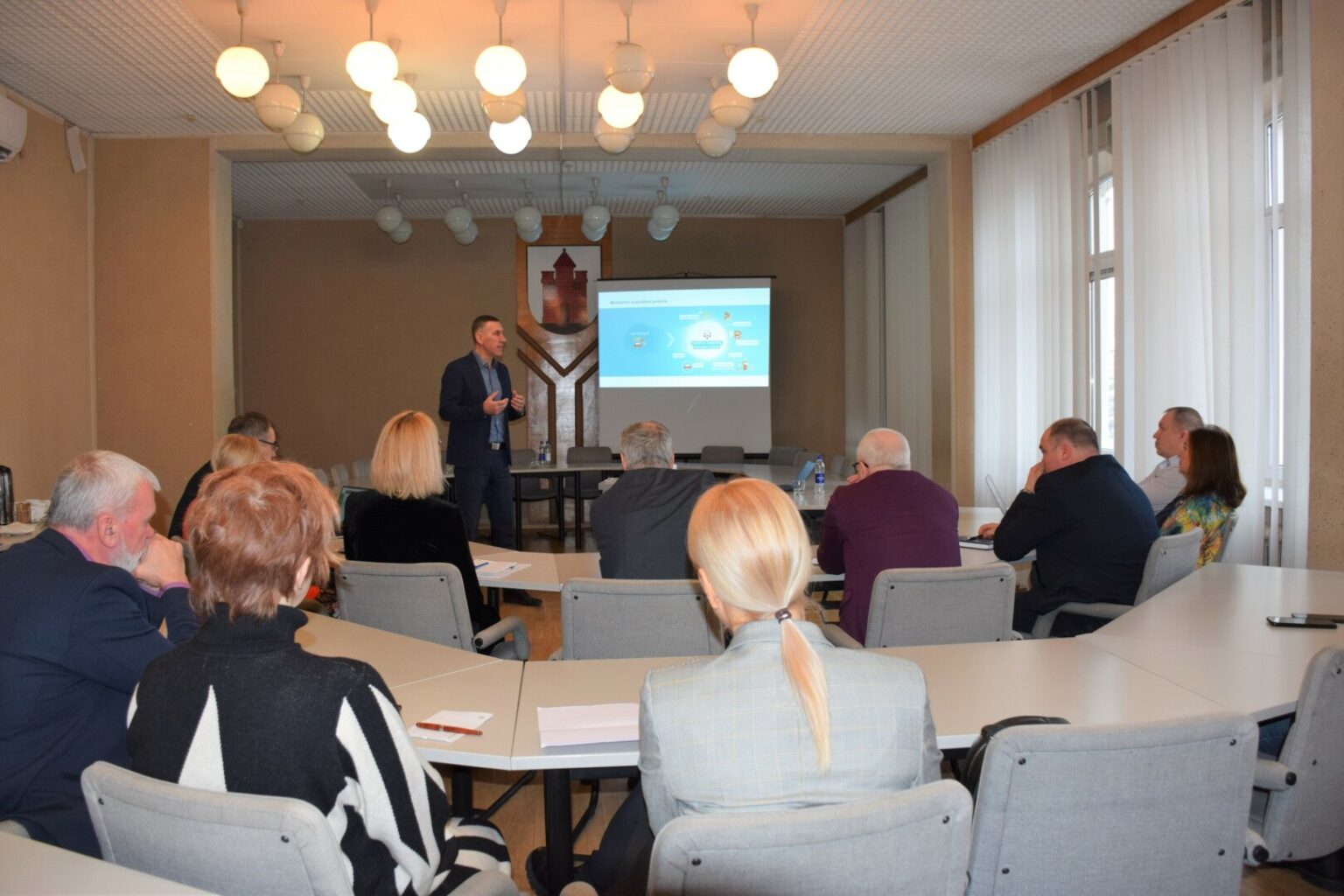 Panevėžio miesto savivaldybėje vyko Lietuvos Respublikos susisiekimo misterijos inicijuotas seminaras apie dviračių transporto plėtrą.